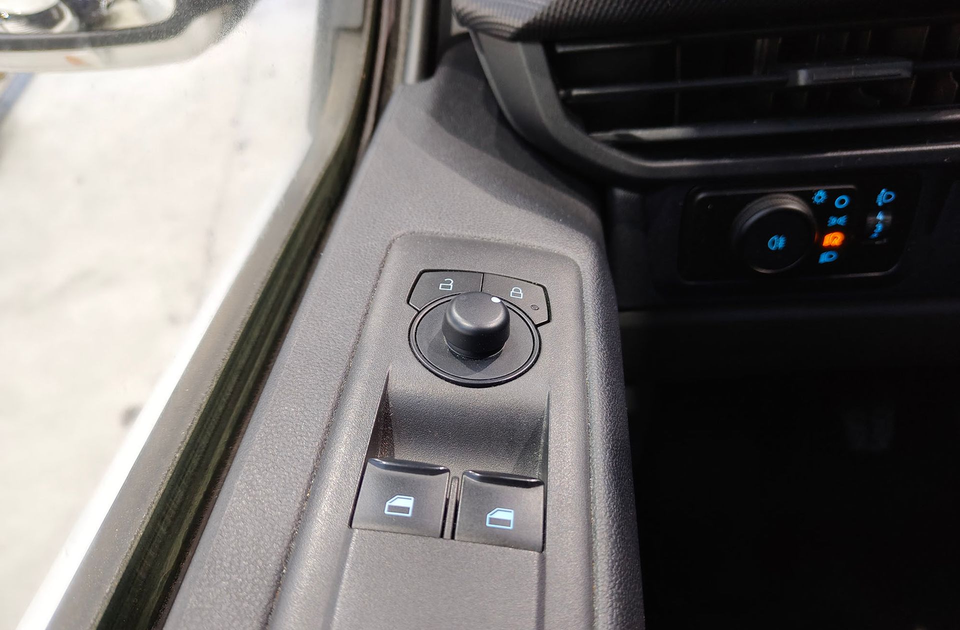 Ford Transit Custom Kombi 2.0 EcoBlue 320 L1 Trend - foto 30