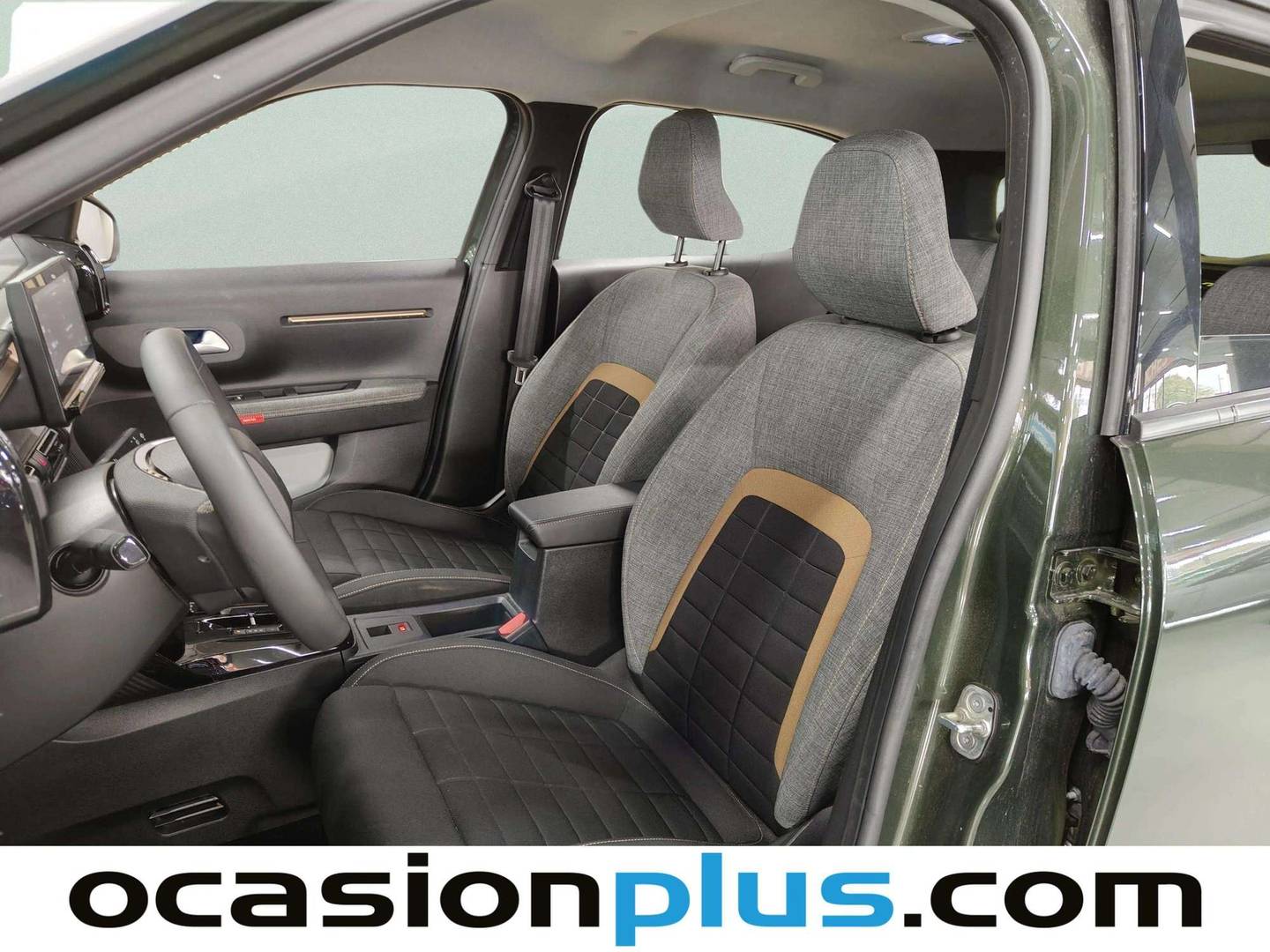 Foto asientos delanteros Citroën C3 Aircross Citroën C3 Aircross Hybrid 145 Plus e-DCS6 (145 CV)