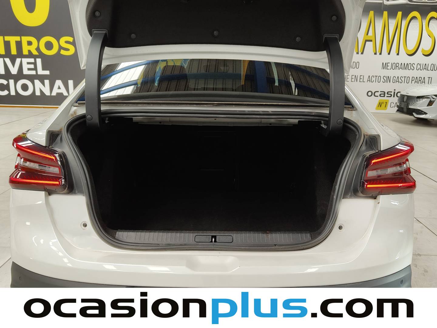 Foto Citroën C4 X Citroen C4 X 1.2 PureTech 130 S&S Shine EAT8 (131 CV)