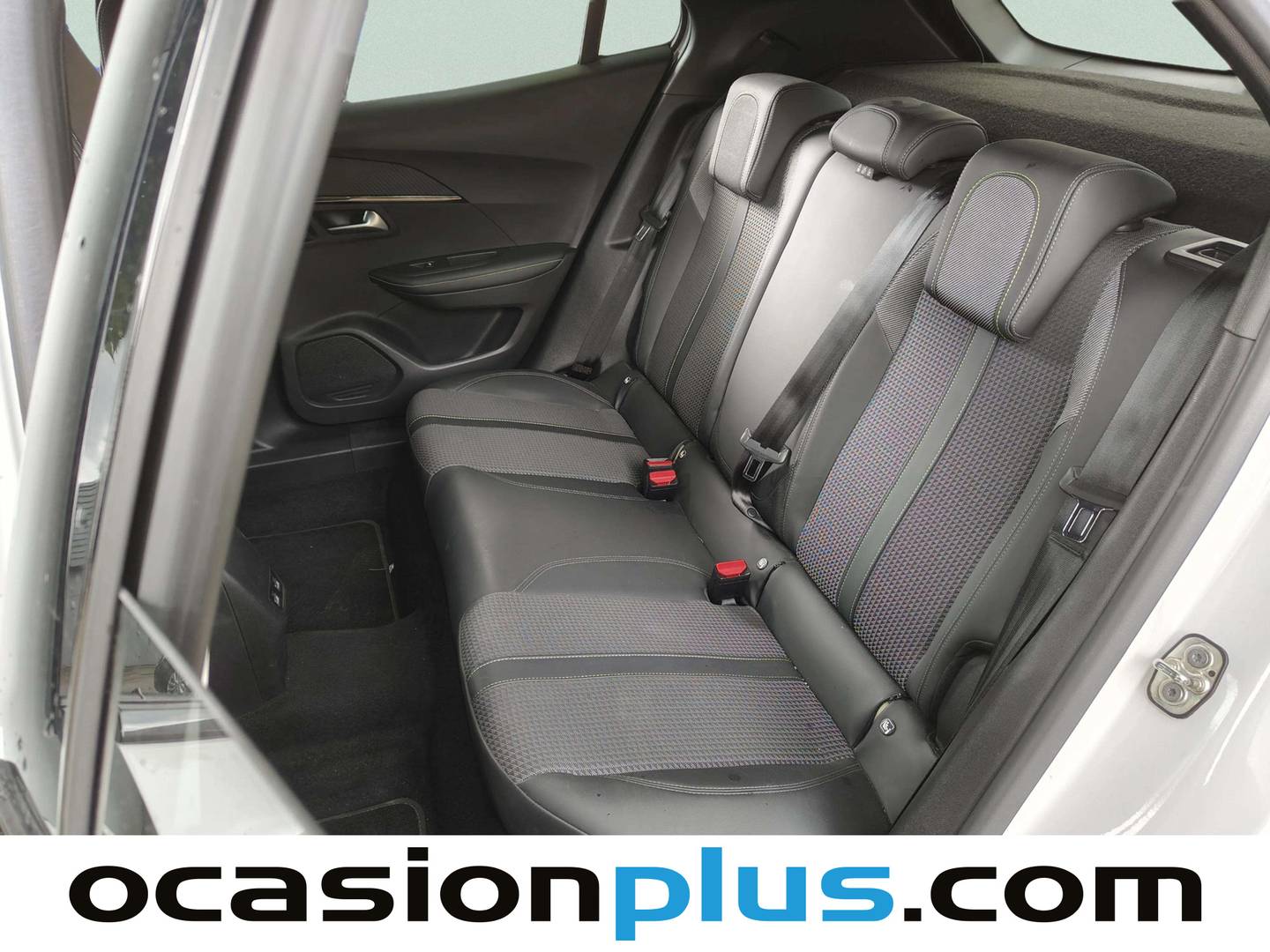 Foto asientos traseros Peugeot 2008 Peugeot 2008 PureTech 130 S&S GT (130 CV)