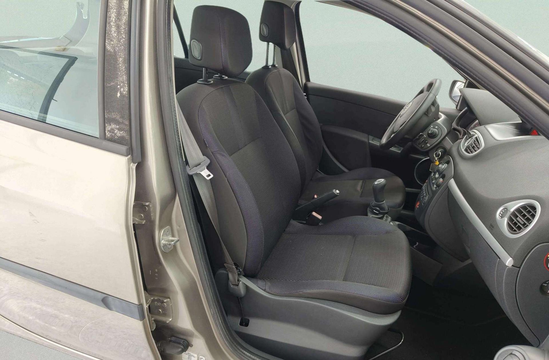 Renault Clio 1.5 dCi Emotion - foto 14