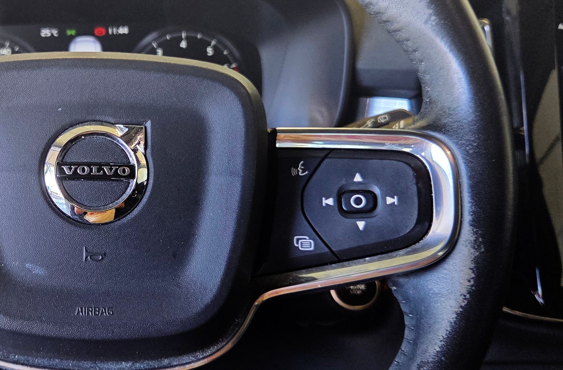 Volvo XC40 T3 Momentum - foto 22