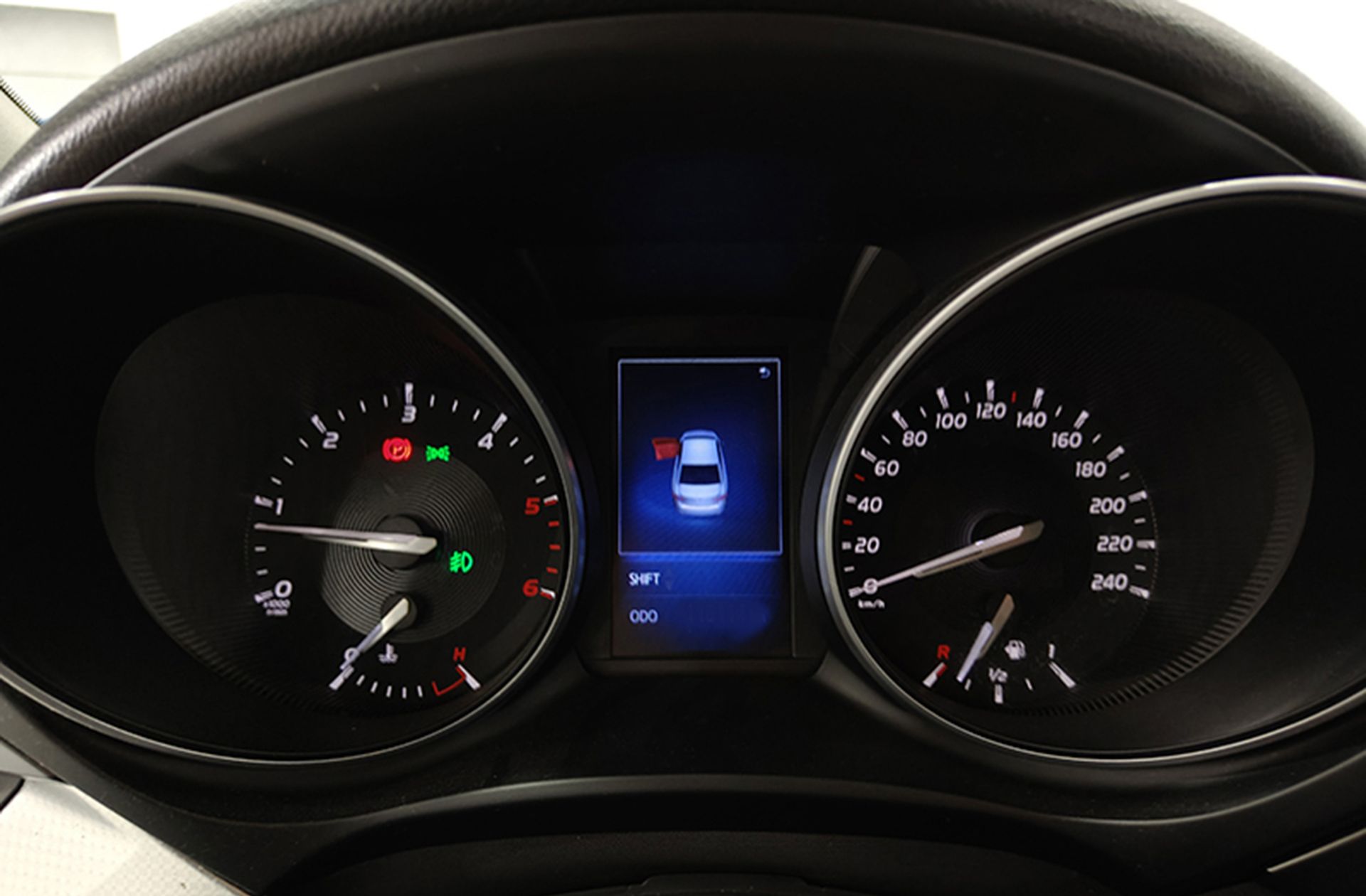 Toyota Avensis 150D Advance - foto 19