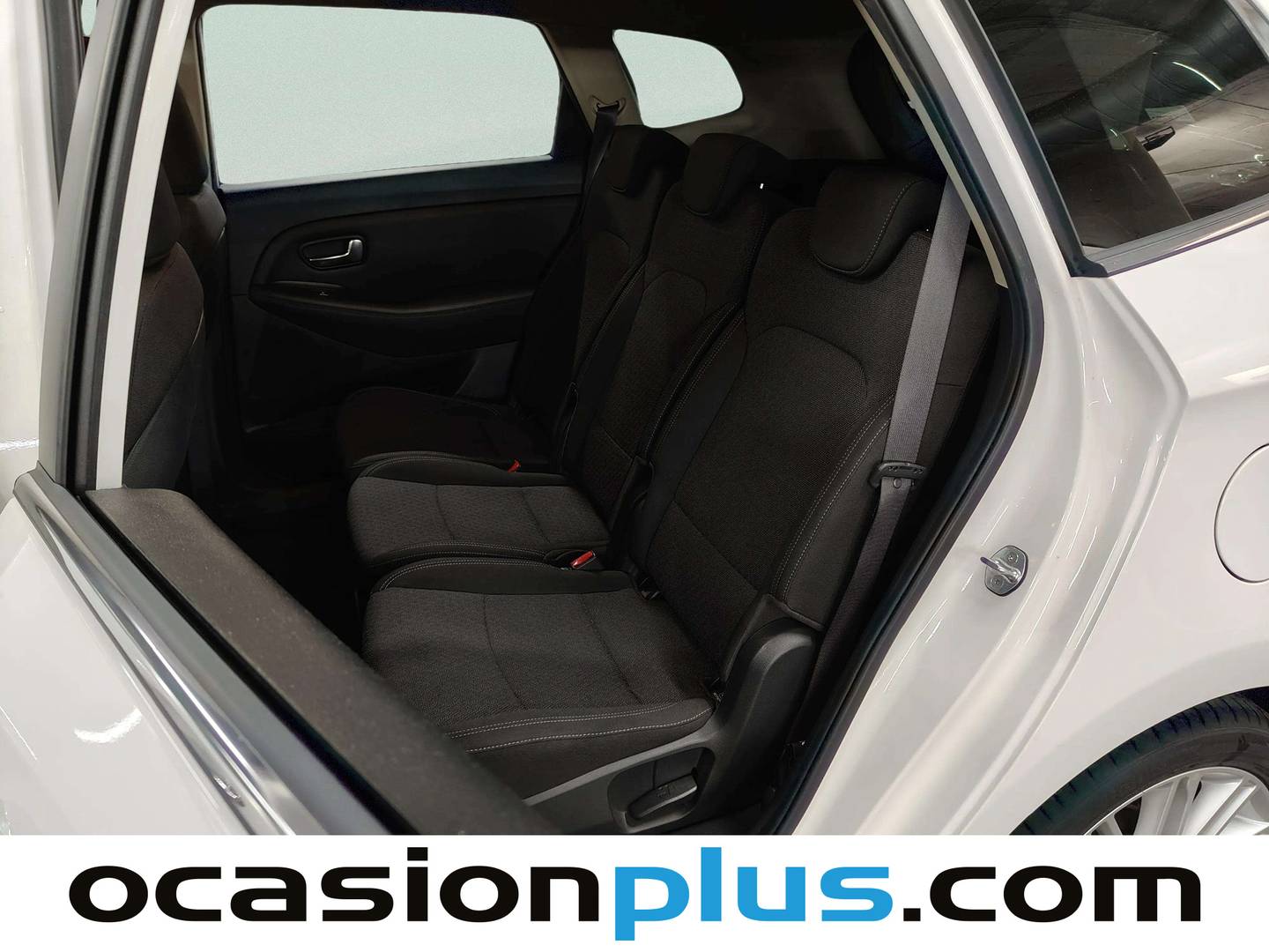 Foto asientos traseros KIA Carens KIA Carens 1.6 GDi Drive (135 CV)