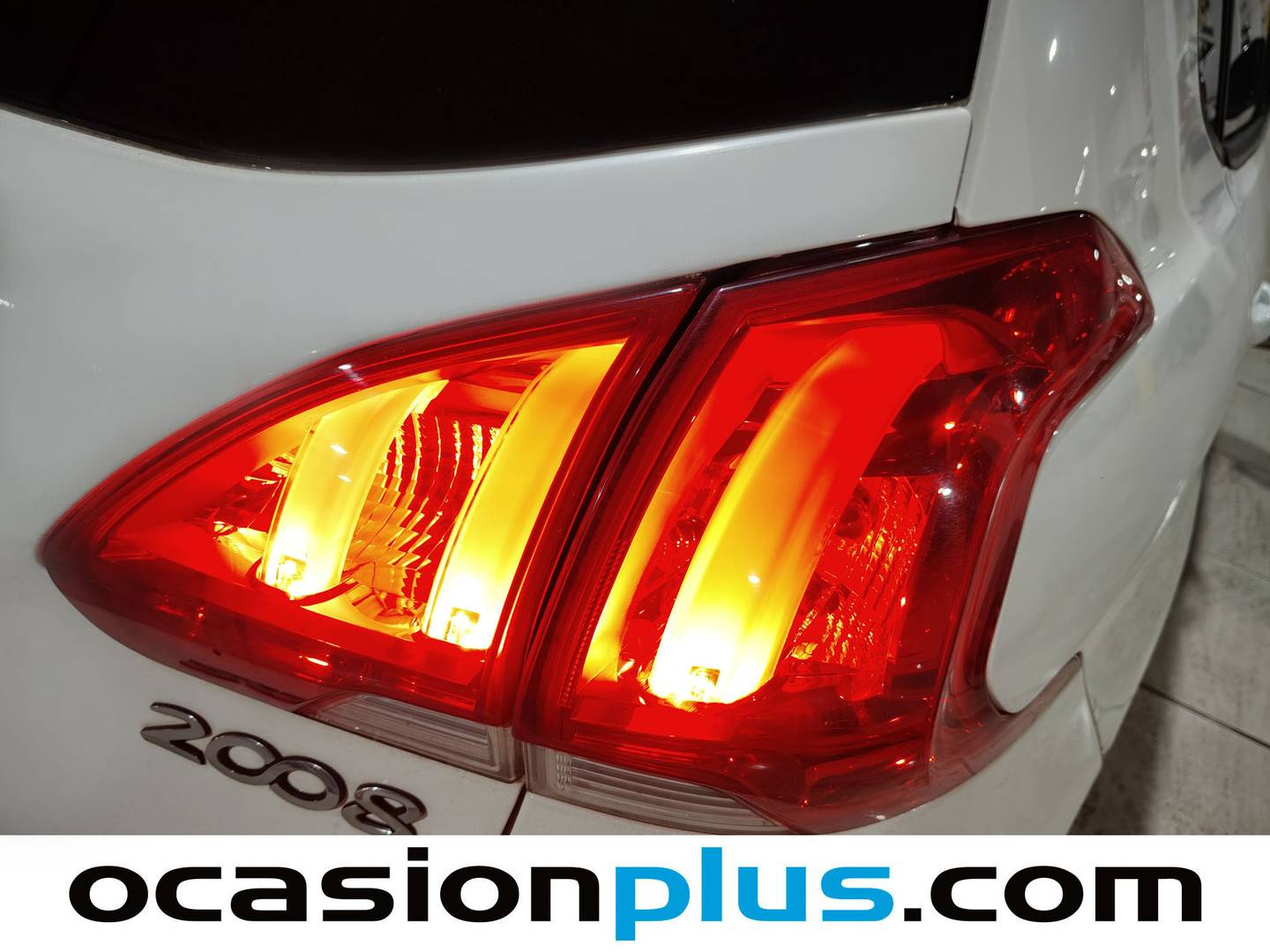 Equipamiento del Peugeot 2008 Peugeot 2008 BlueHDi 100 Style (100 CV)