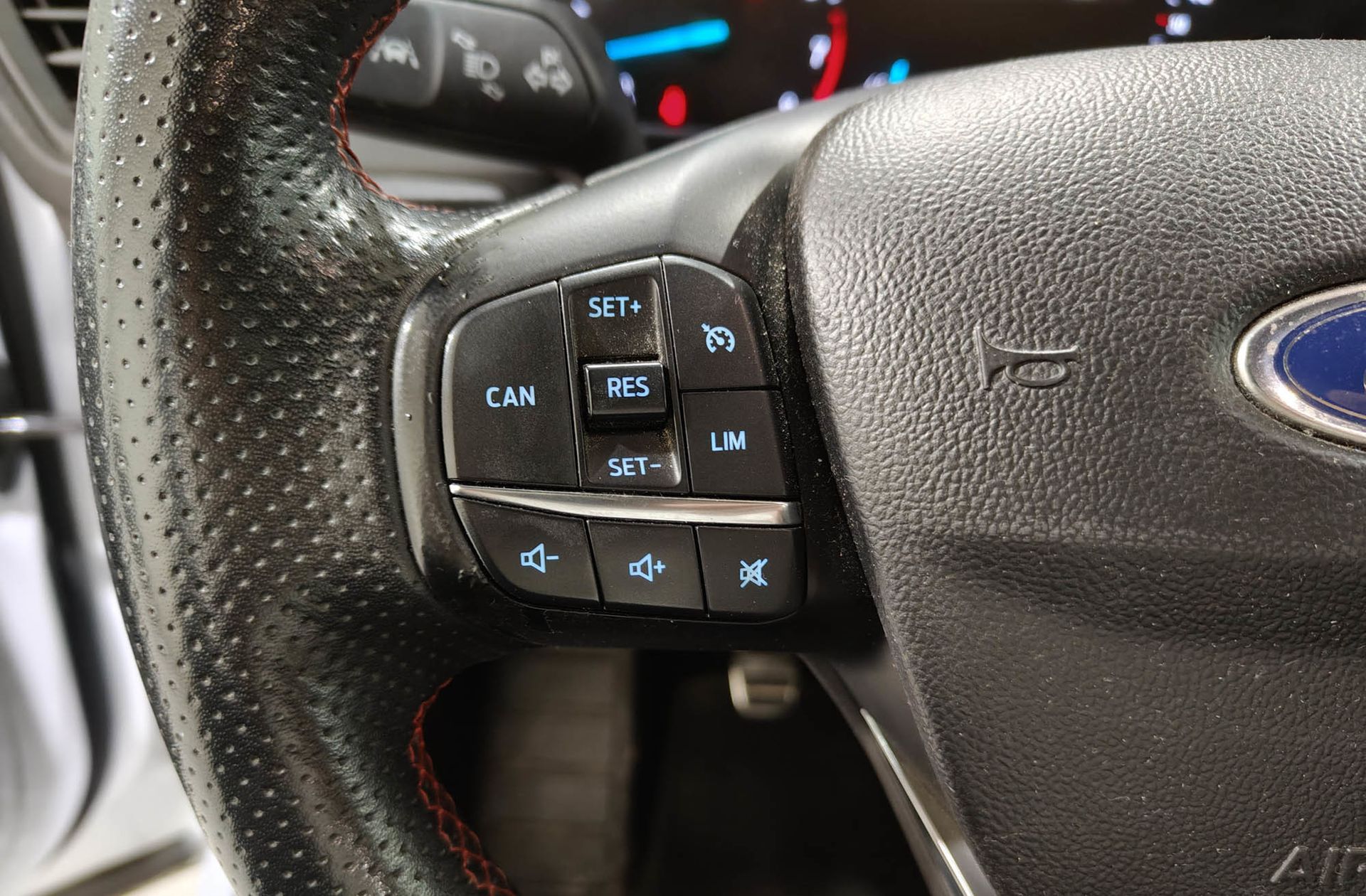 Ford Focus 1.0 EcoBoost ST-Line X - foto 26