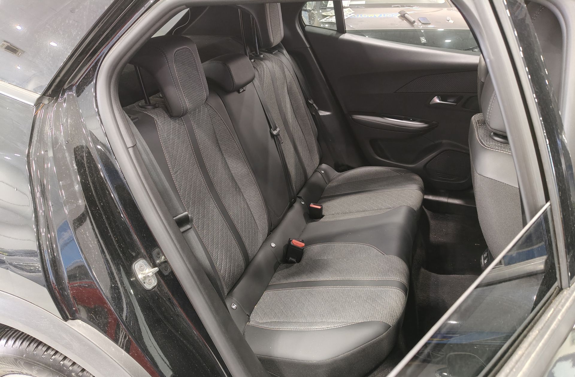 Peugeot 2008 Allure Hybrid eDCS6 - foto 19