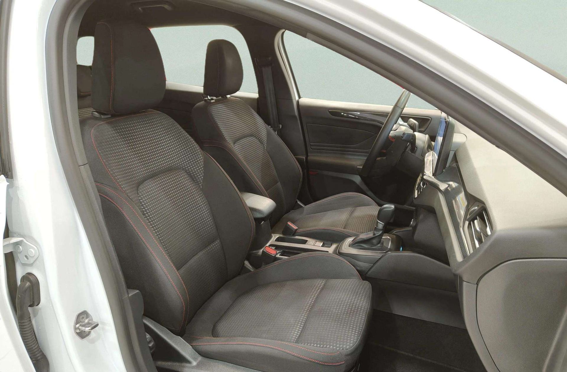 Ford Focus 1.0 EcoBoost MHEV ST-Line - foto 23