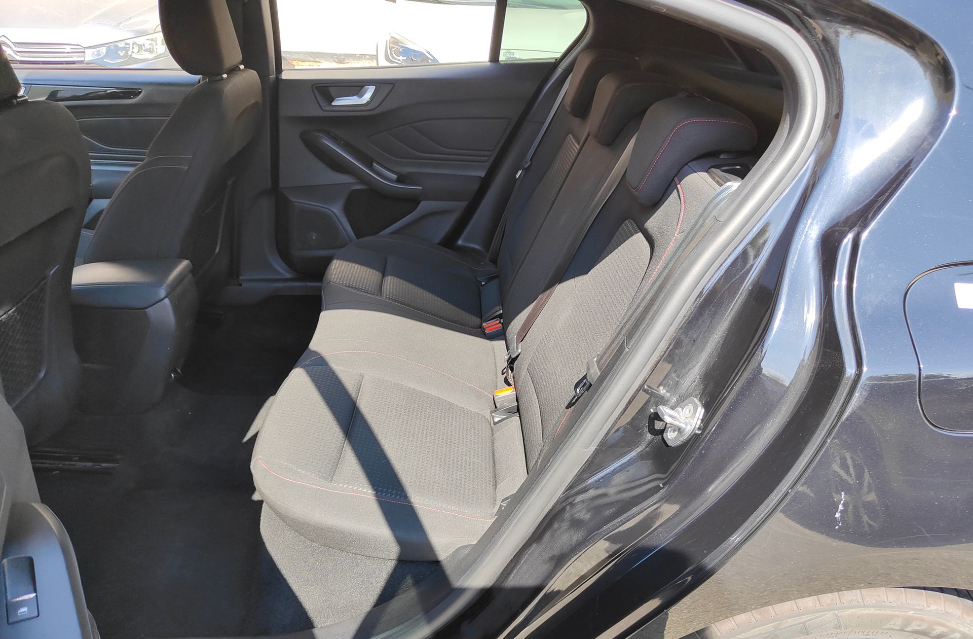 Ford Focus 1.0 EcoBoost MHEV ST-Line - foto 12