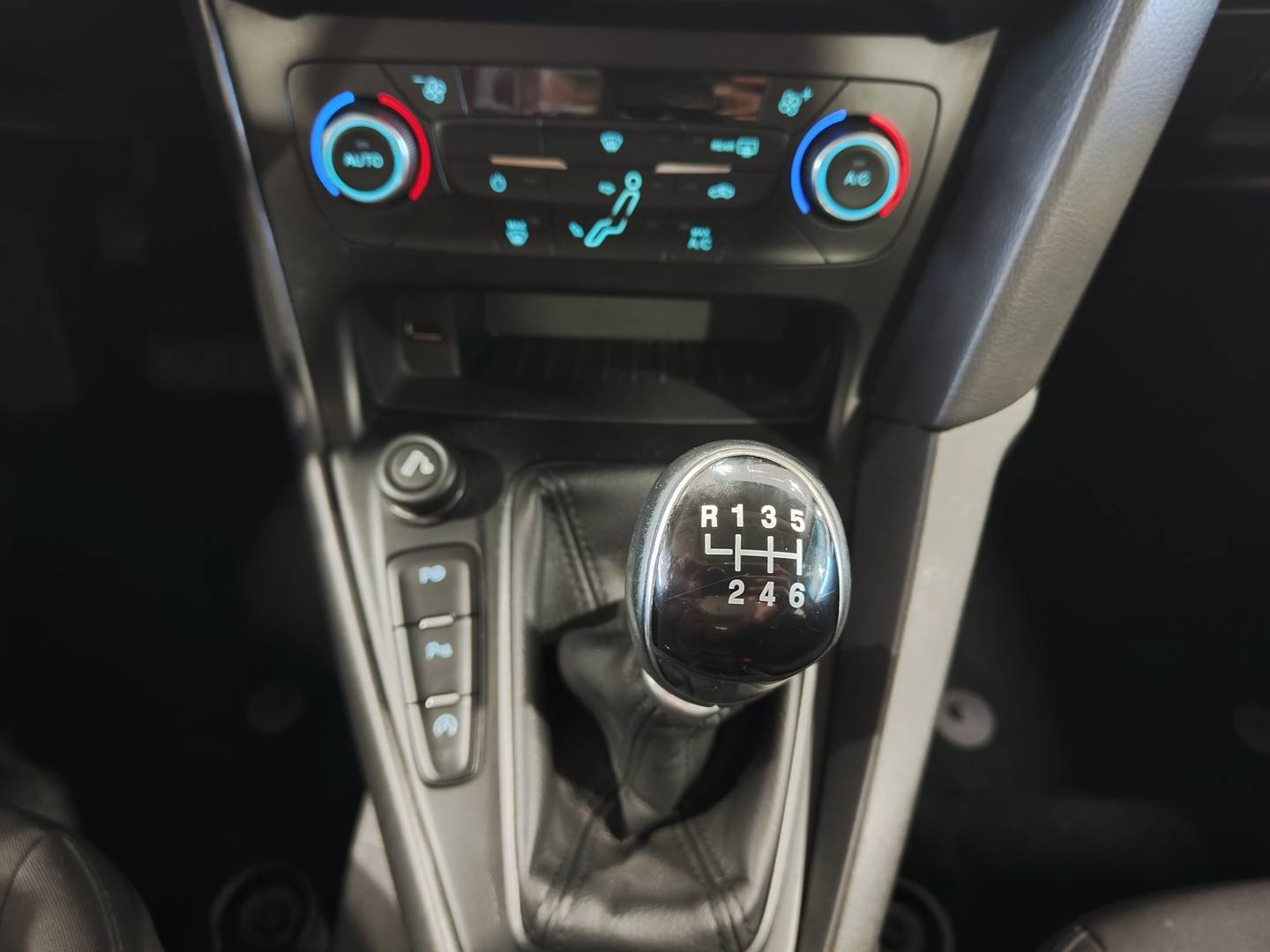 Foto Ford Focus Ford Focus 1.0 Ecoboost S&S Business (125 CV)