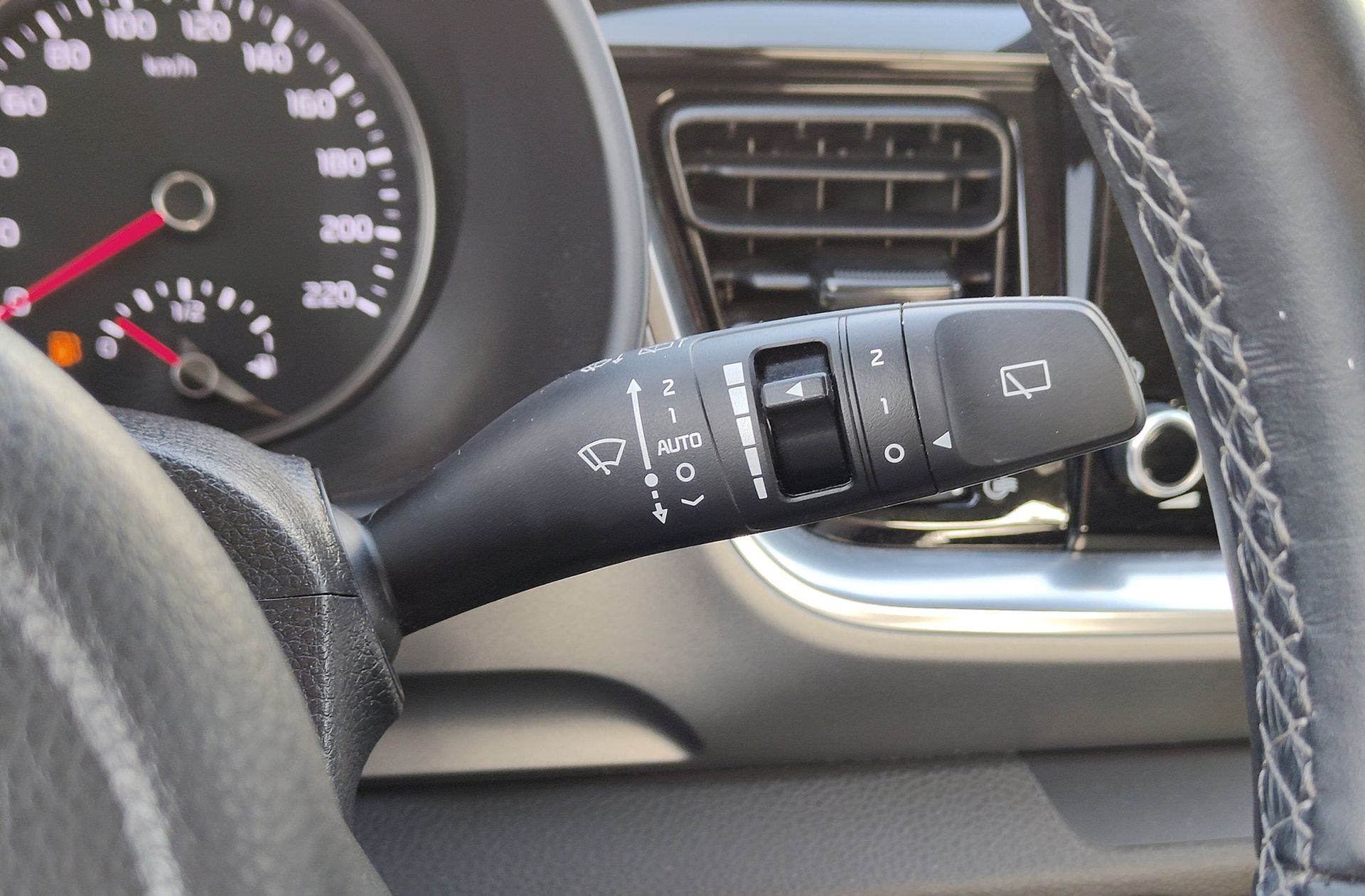Kia Stonic 1.0 T-GDi MHEV Drive iMT - foto 30