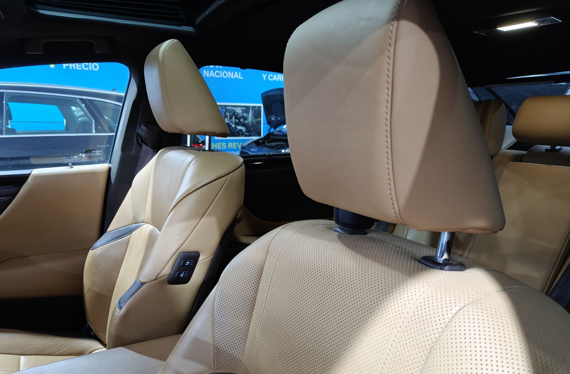 Lexus ES 300h Luxury - foto 7