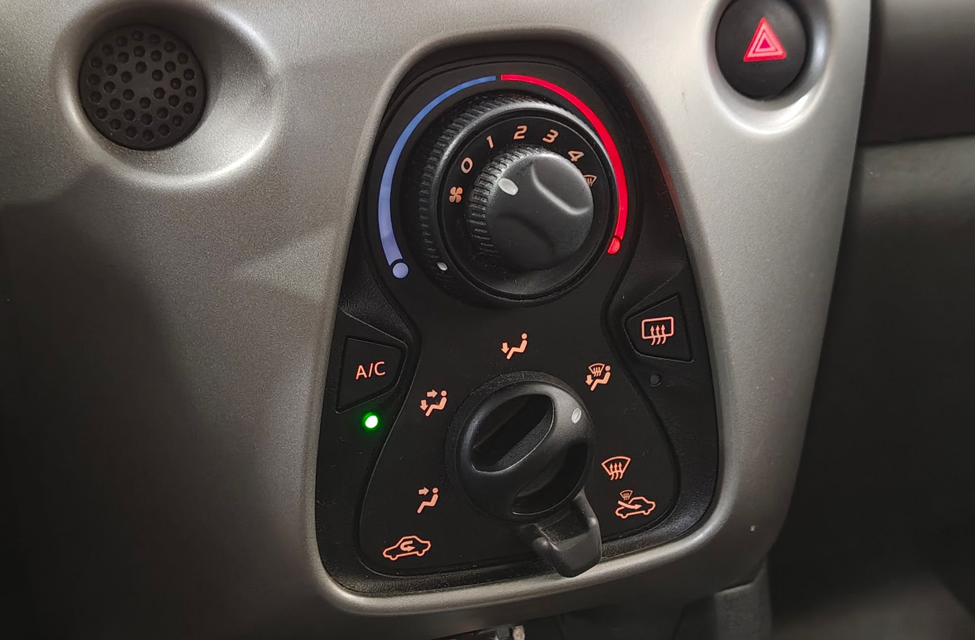 Toyota Aygo 1.0 70 x-play - foto 27