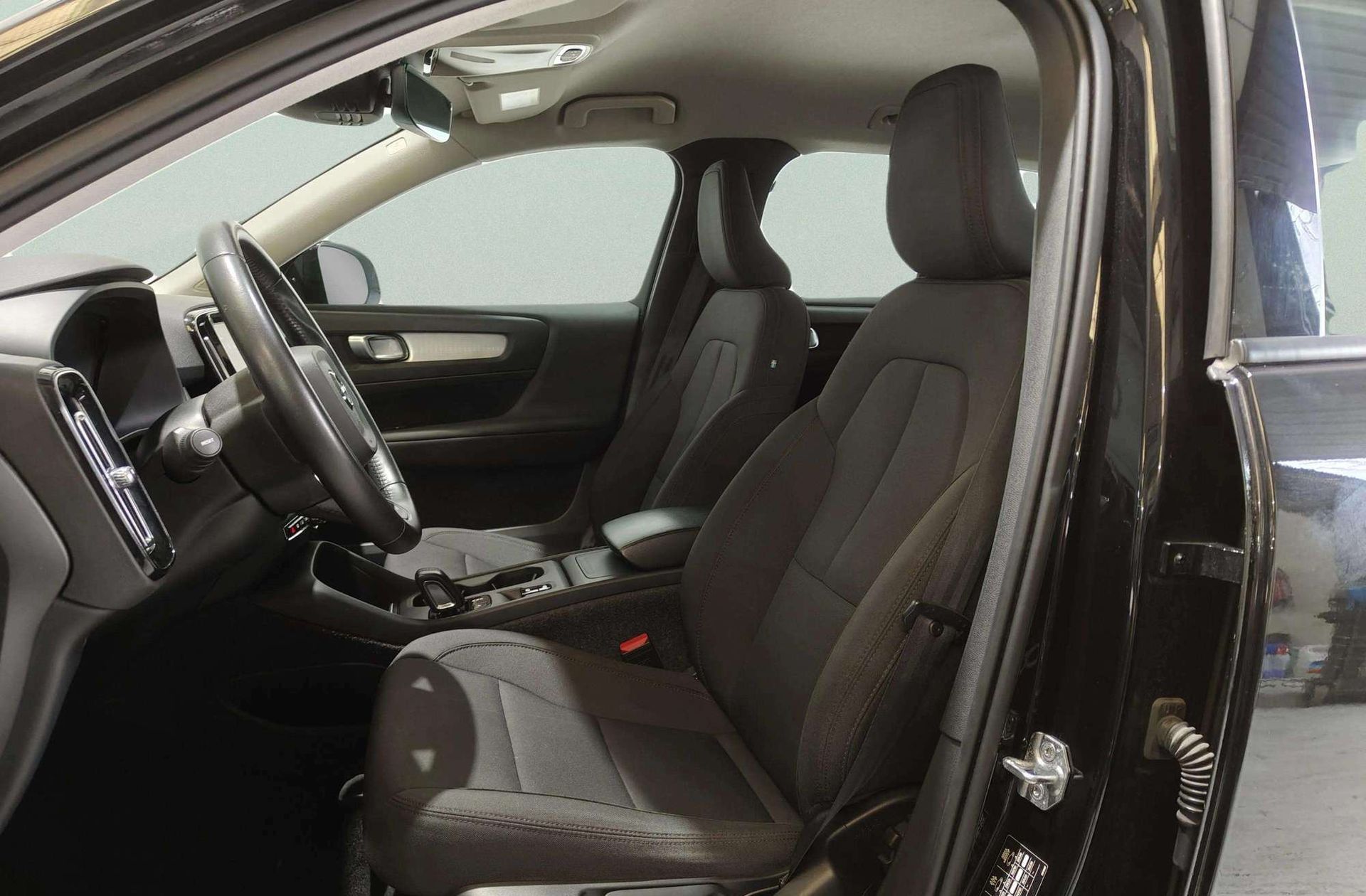 Volvo XC40 B4 G Momentum Pro AWD - foto 12