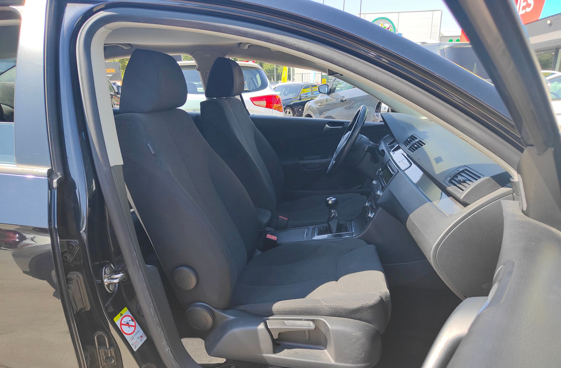 Volkswagen Passat 2.0 TDI DPF Edition Plus - foto 14