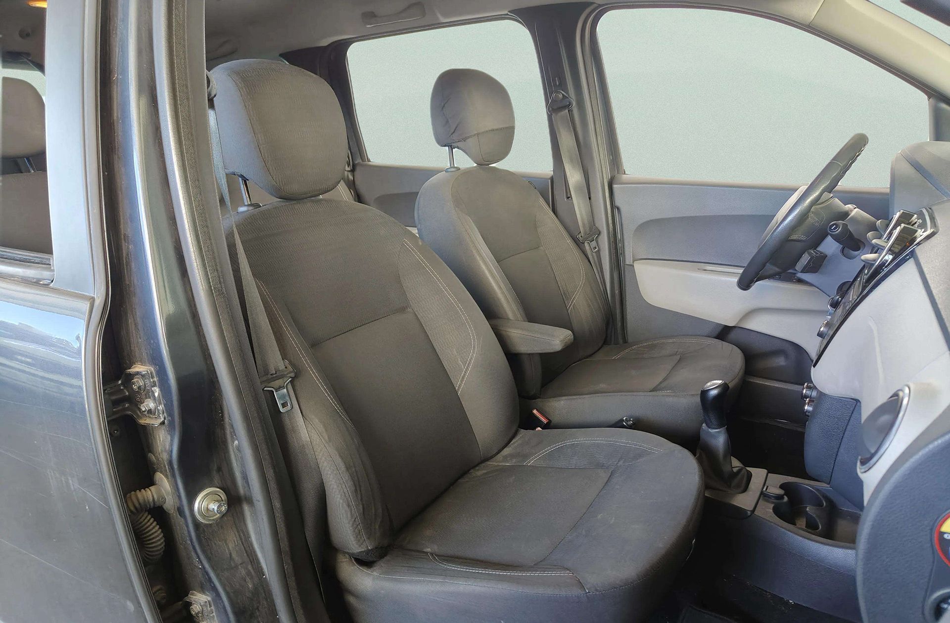 Dacia Lodgy Laureate TCe 7 plazas - foto 18