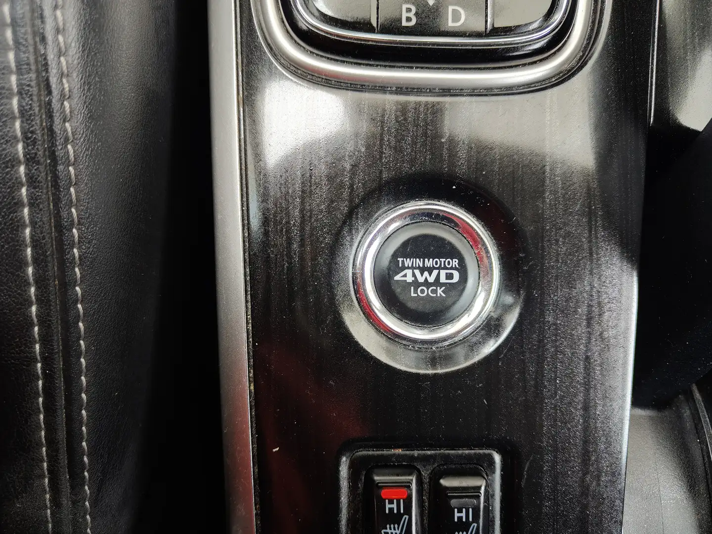 Foto Mitsubishi Outlander Mitsubishi Outlander 2.0 PHEV Kaiteki 4WD Auto (203 CV)