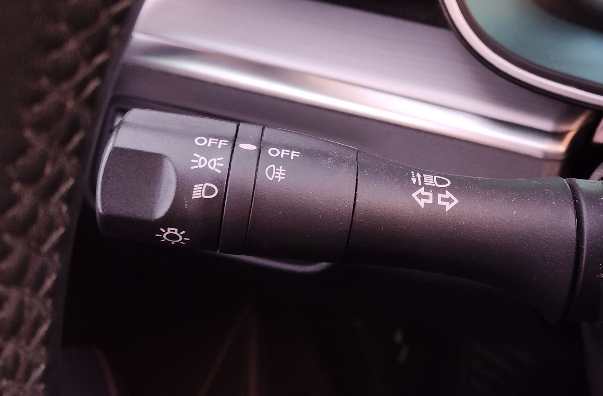 SWM G01 1.5T Luxury - foto 24