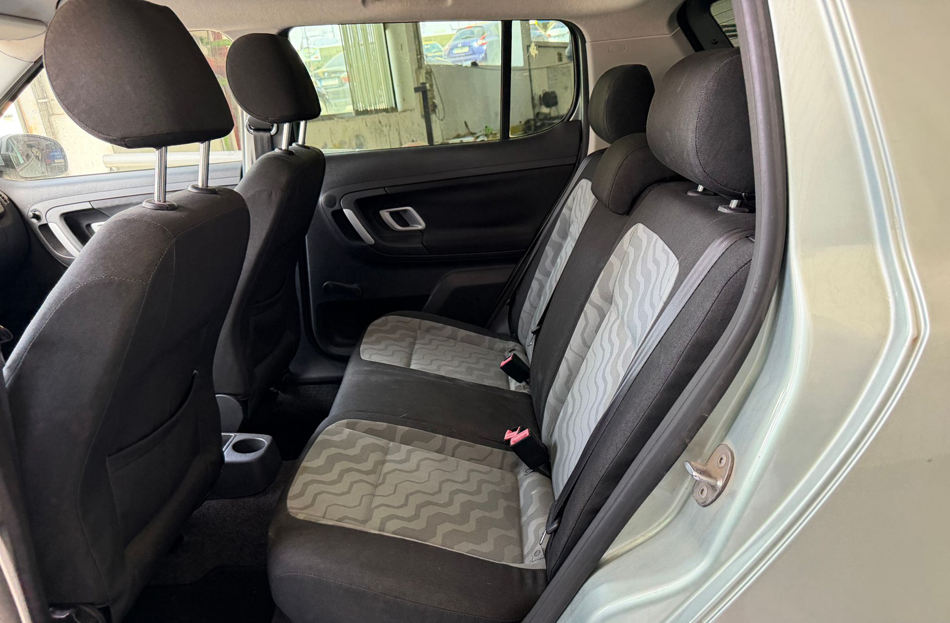 Škoda Fabia 1.4 TDI Young - foto 9