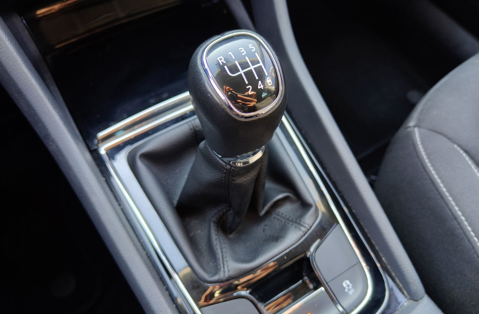 Škoda Karoq 2.0 TDI Selection - foto 5