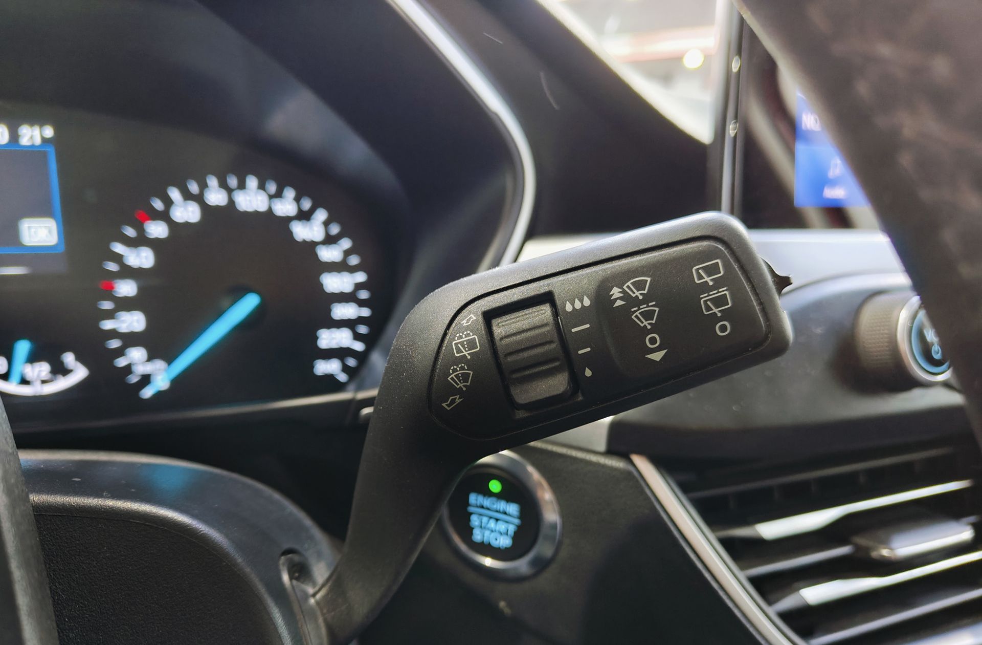 Ford Focus 1.0 EcoBoost MHEV Trend+ - foto 26