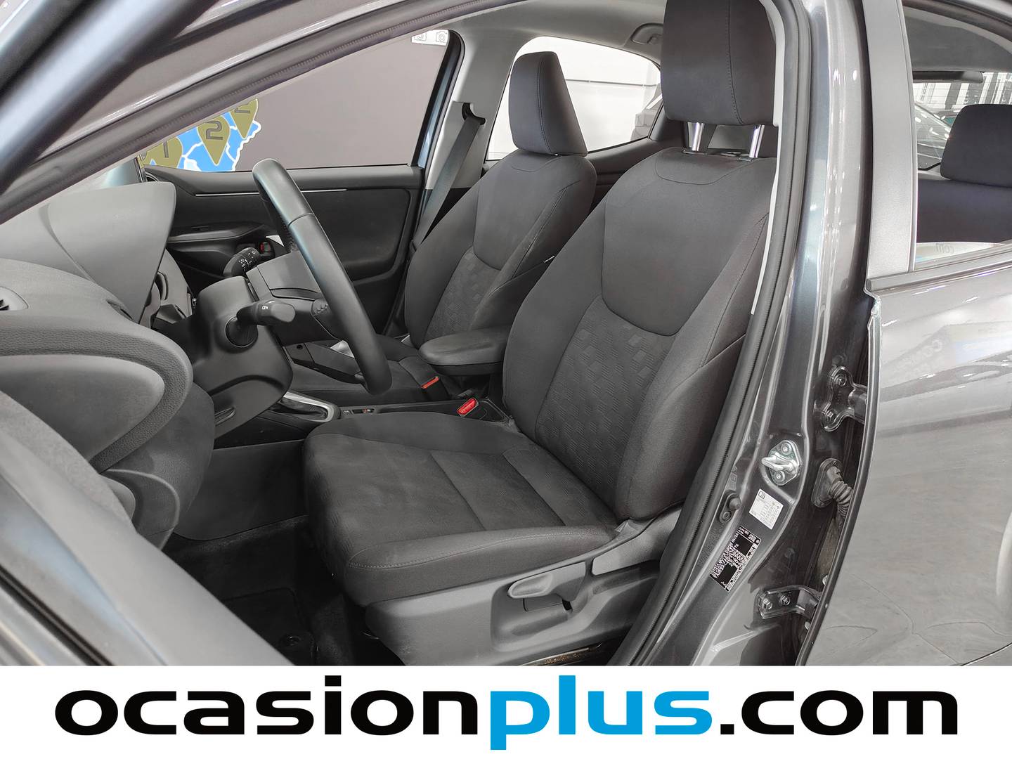Foto asientos delanteros Toyota Yaris Toyota Yaris 120H Active Plus (116 CV)