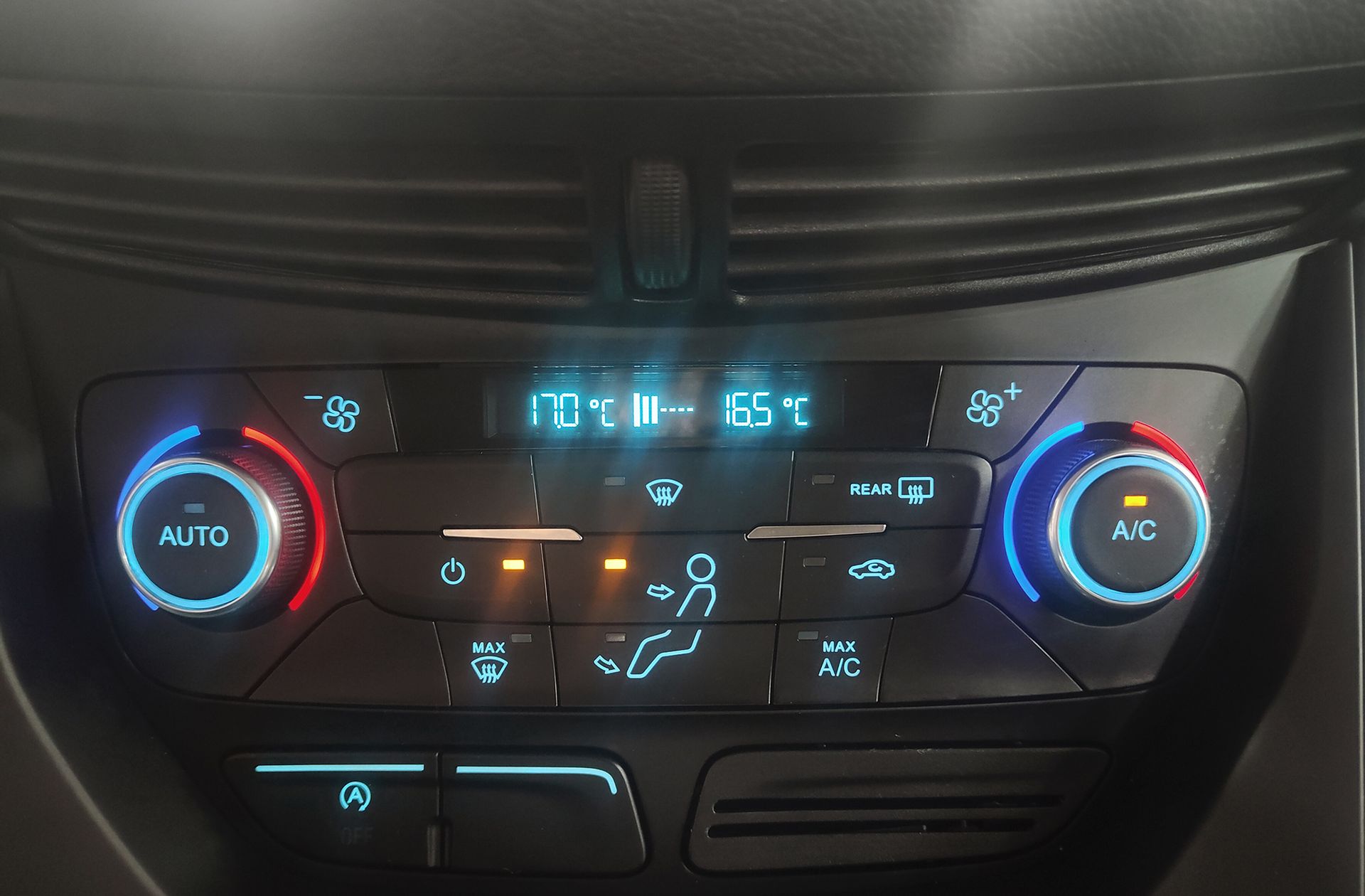 Ford Kuga 1.5 EcoBoost Trend+ 4x2 - foto 33