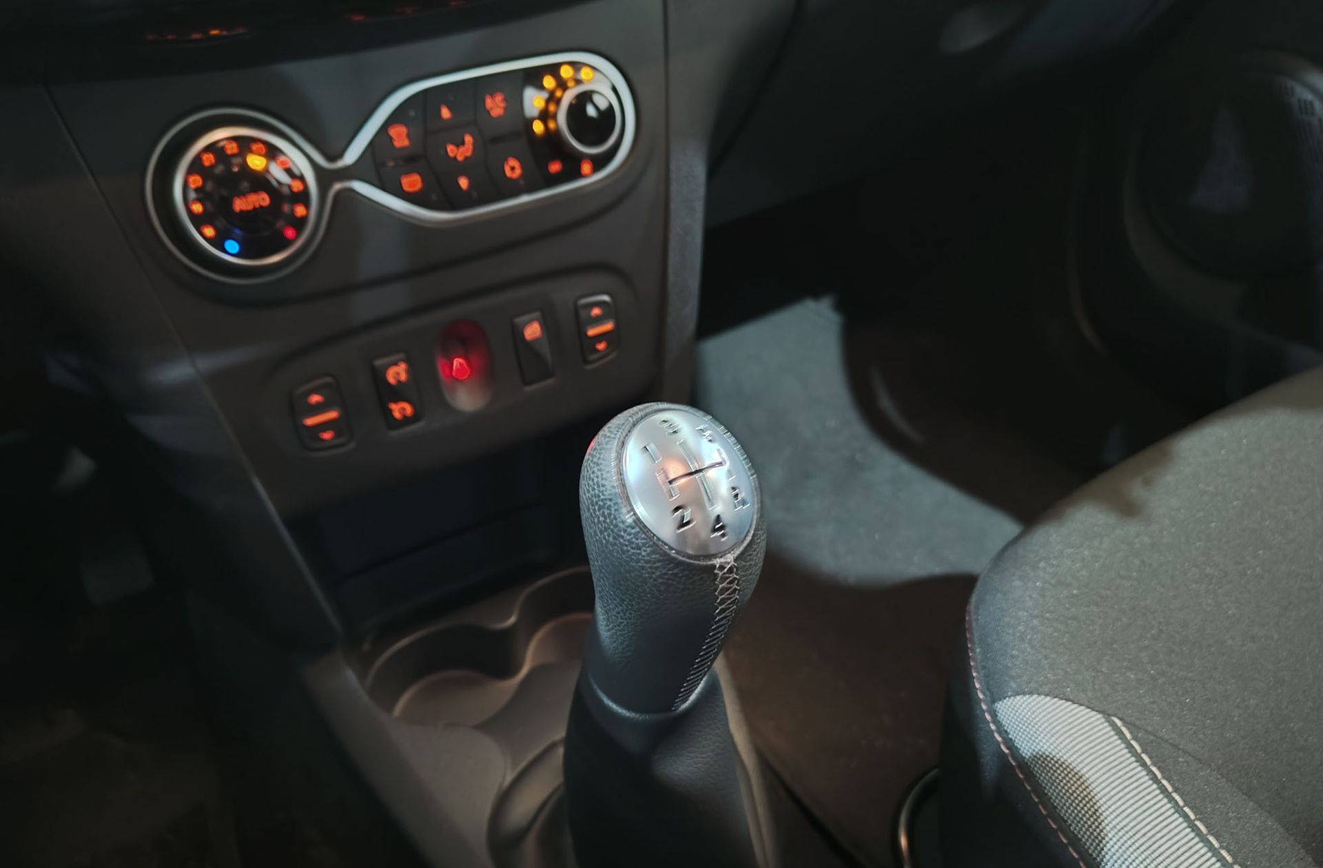 Dacia Sandero Serie Limitada Xplore TCe - foto 5