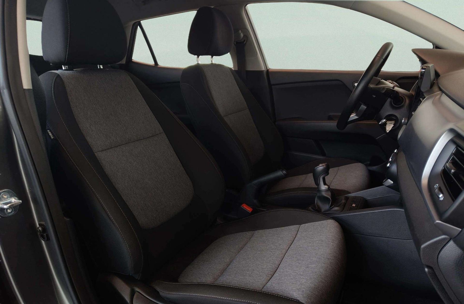 Kia Stonic 1.0 T-GDi MHEV Concept - foto 18