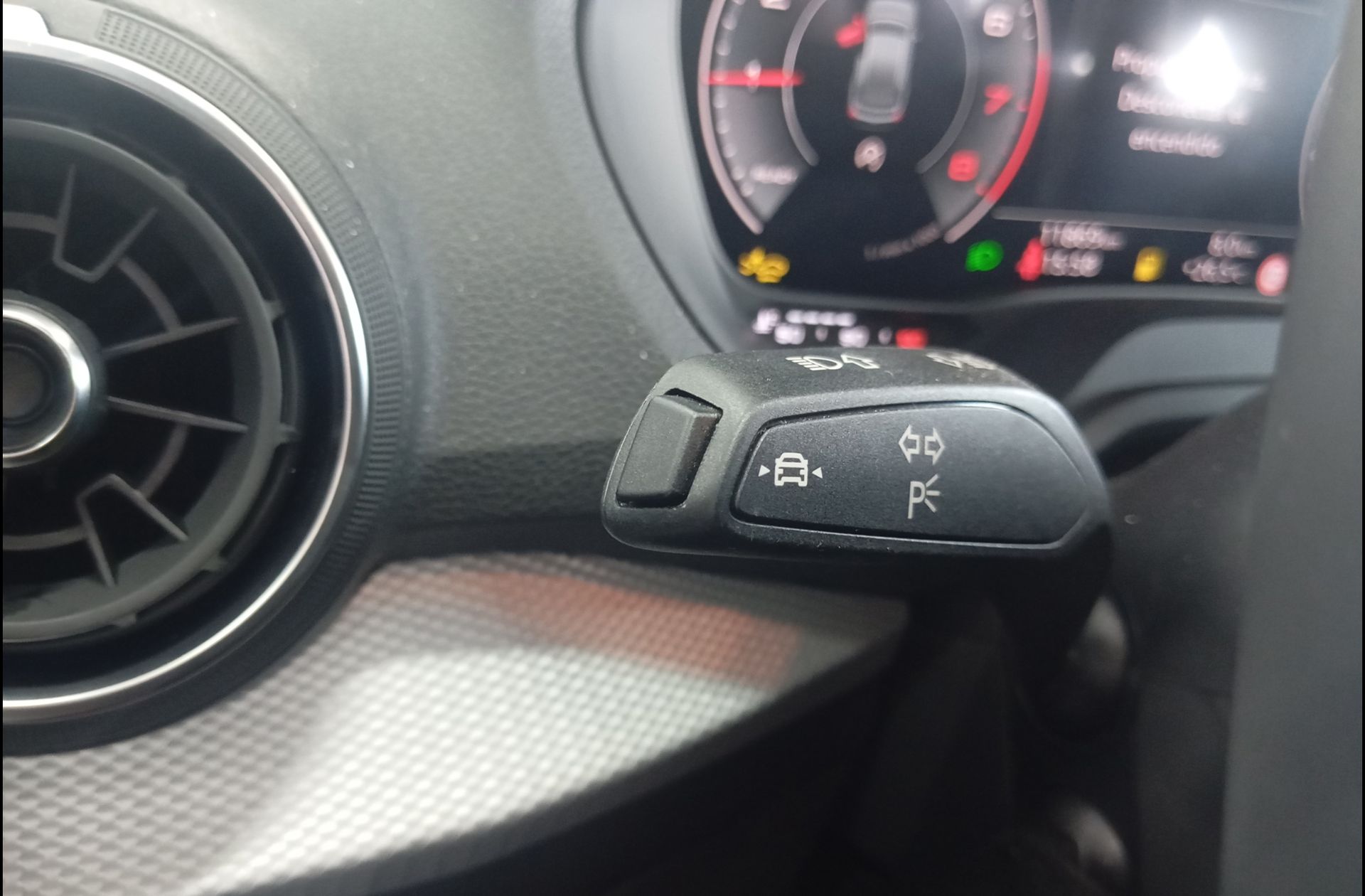 Audi Q2 Advanced 30 TFSI - foto 24