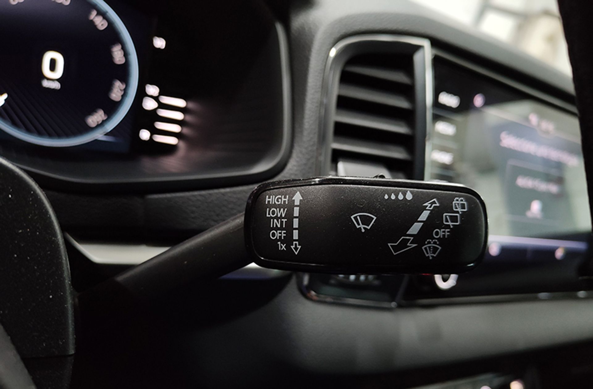 Škoda Karoq 1.0 TSI Ambition - foto 24
