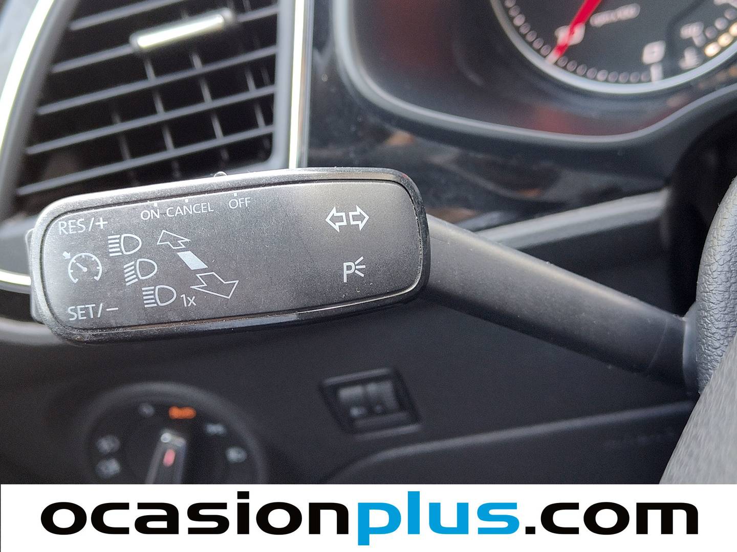 Equipamiento del Seat León Seat León 1.6 TDI CR S&S Style DSG 77 kW (105 CV)