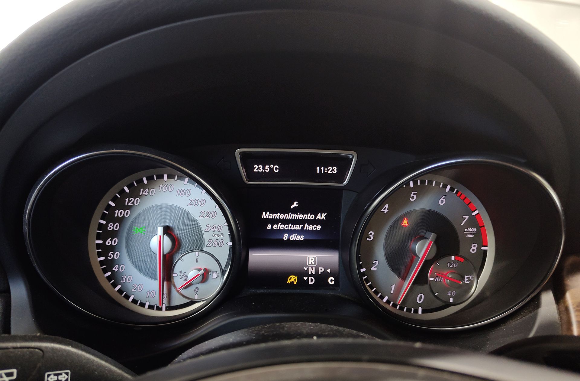 Mercedes-Benz GLA 250 4Matic Urban - foto 27