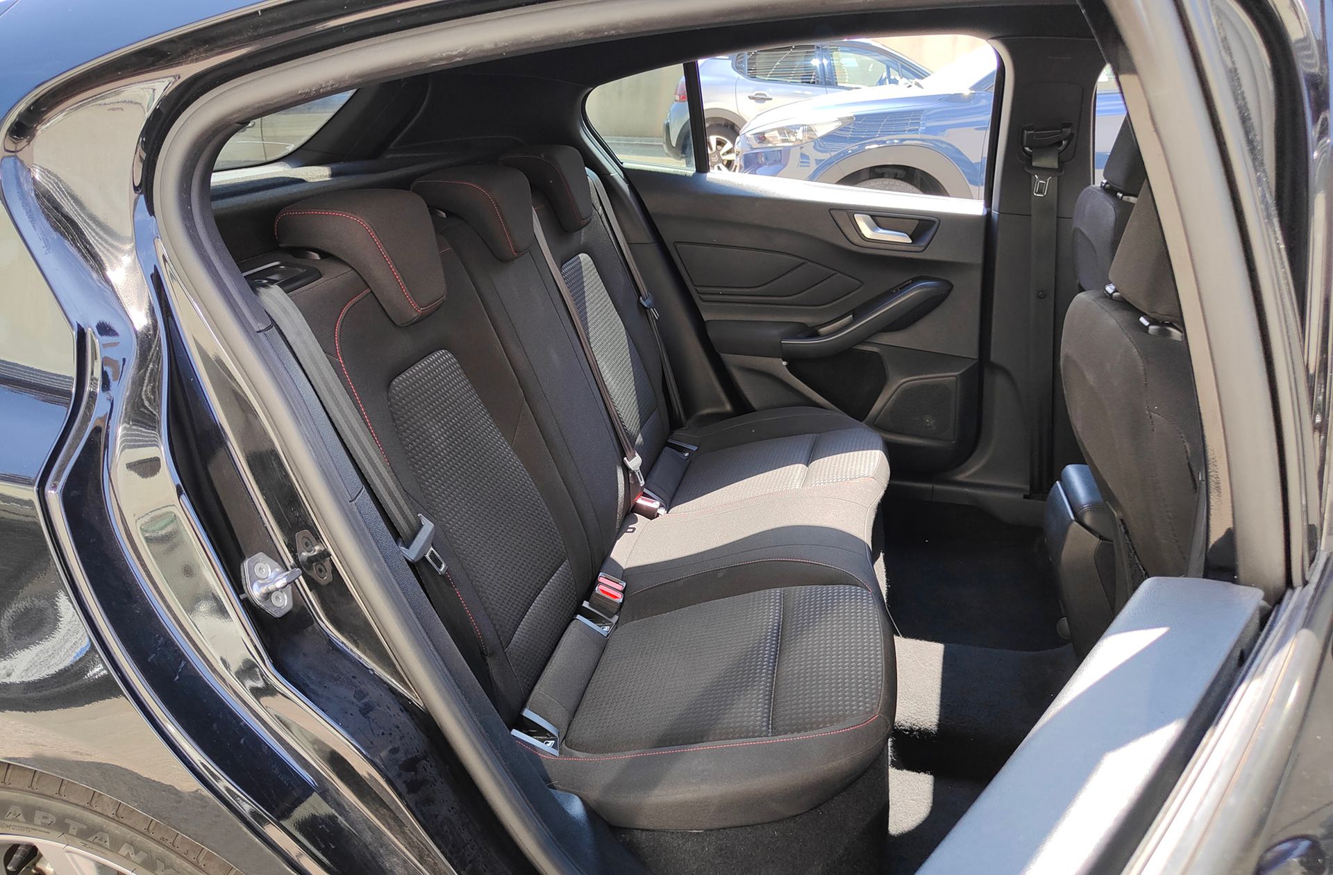 Ford Focus 1.0 EcoBoost MHEV ST-Line - foto 18