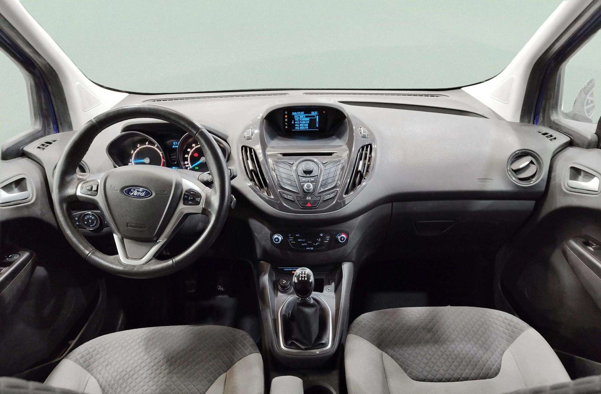 Ford Tourneo Courier 1.0 EcoBoost Titanium - foto 6