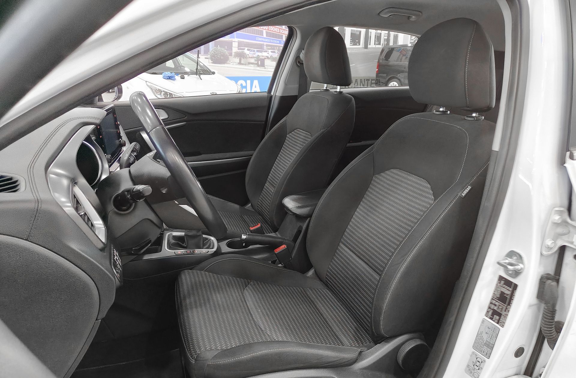 Kia Ceed 1.6 MHEV iMT Drive - foto 10
