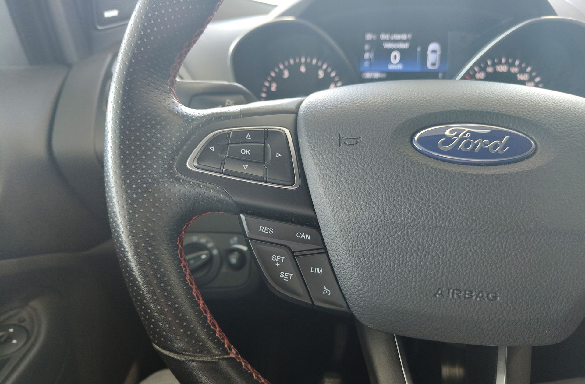 Ford Kuga 1.5 EcoBoost ST-Line Limited Edition 4x2 - foto 34