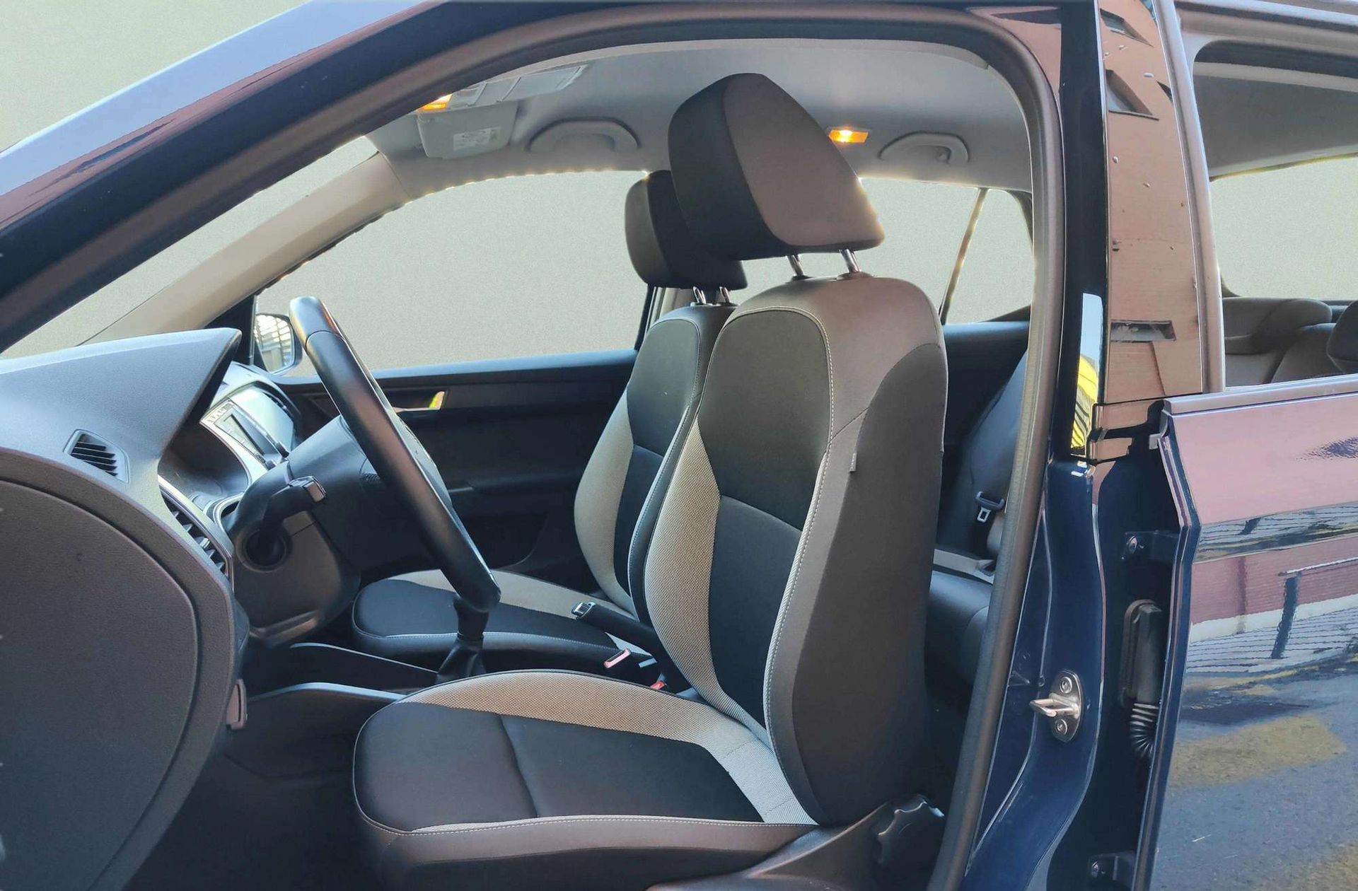 Škoda Fabia 1.0 MPI Like - foto 12