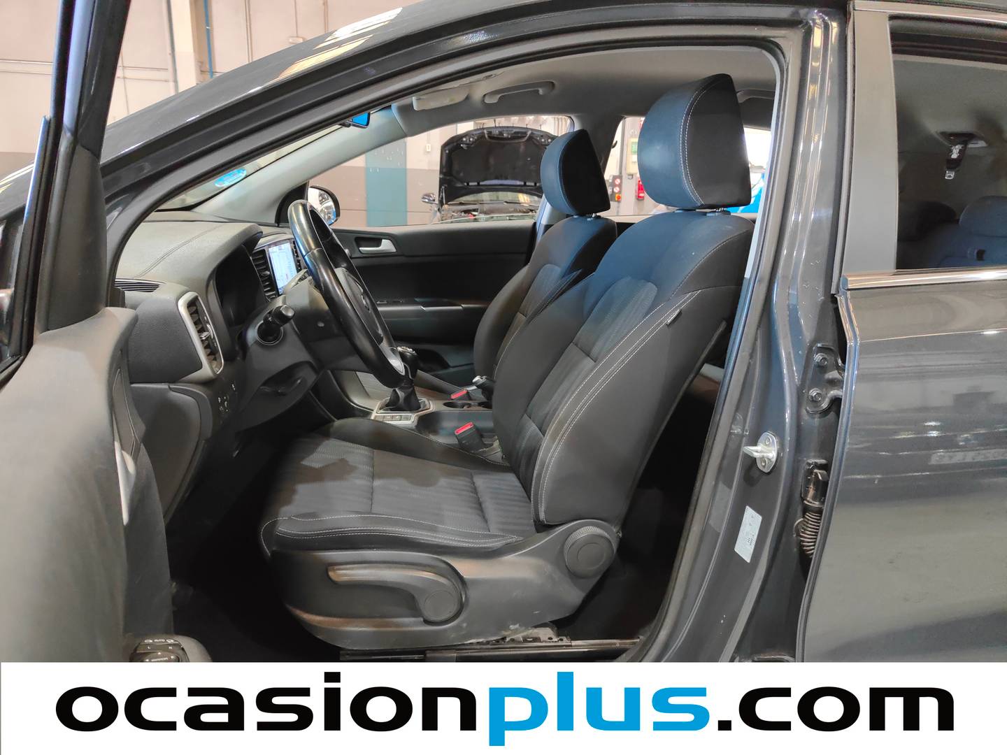 Foto asientos delanteros KIA Sportage Kia Sportage 1.6 MHEV Business 4x2 (115 CV)