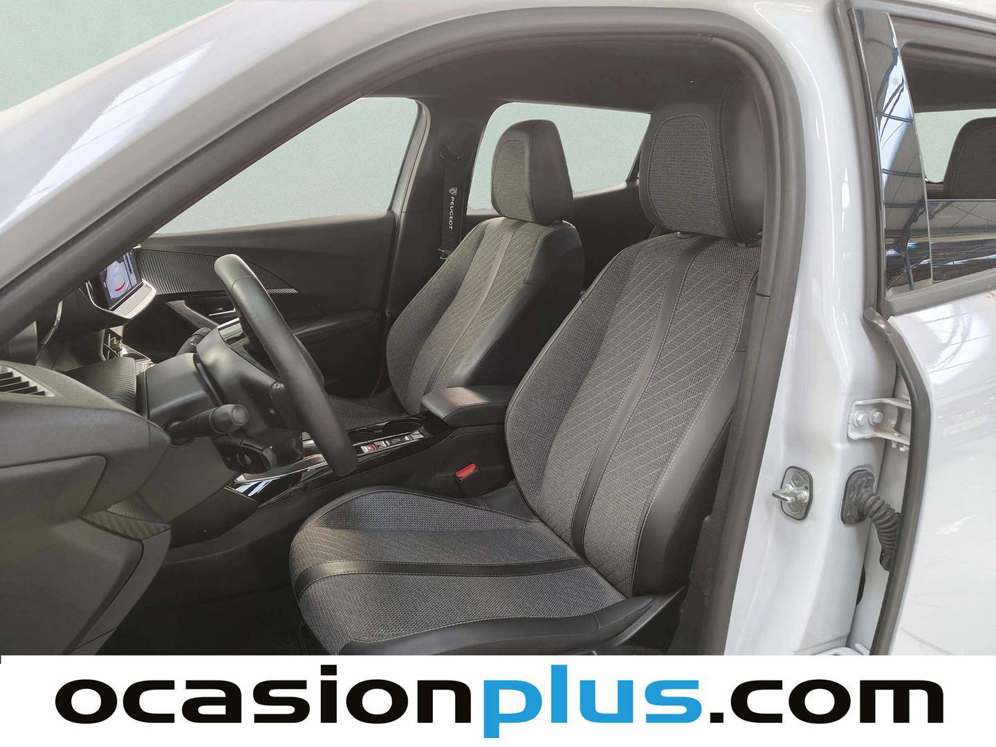 Foto asientos delanteros Peugeot 2008 Peugeot 2008 PureTech 100 S&S Allure (100 CV)