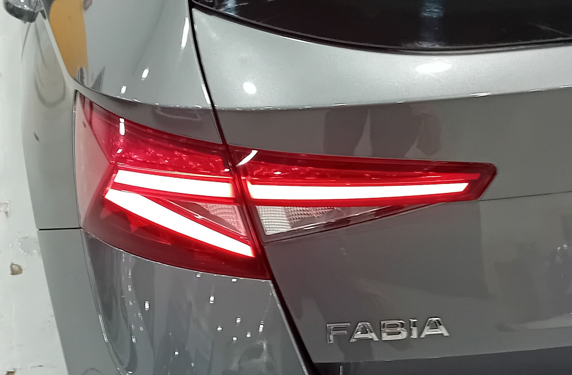 Škoda Fabia 1.0 TSI Selection - foto 14
