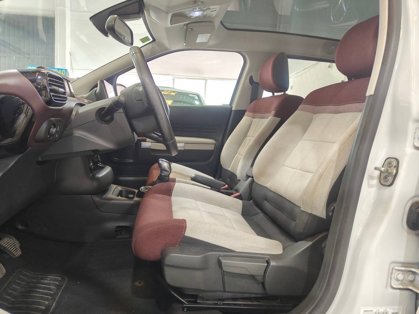 Foto asientos delanteros Citroën C4 Cactus Citroën C4 Cactus PureTech 110 S&S Cool&Comfort (110 CV)