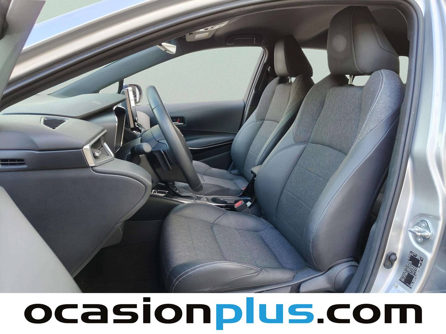 Foto asientos delanteros Toyota Corolla Toyota Corolla Touring Sports 180H Style E-CVT (180 CV)
