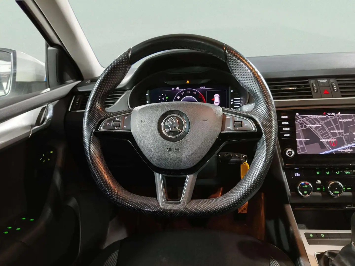 Foto Skoda Octavia Skoda Octavia Combi 1.6 TDI CR Ambition (115 CV)