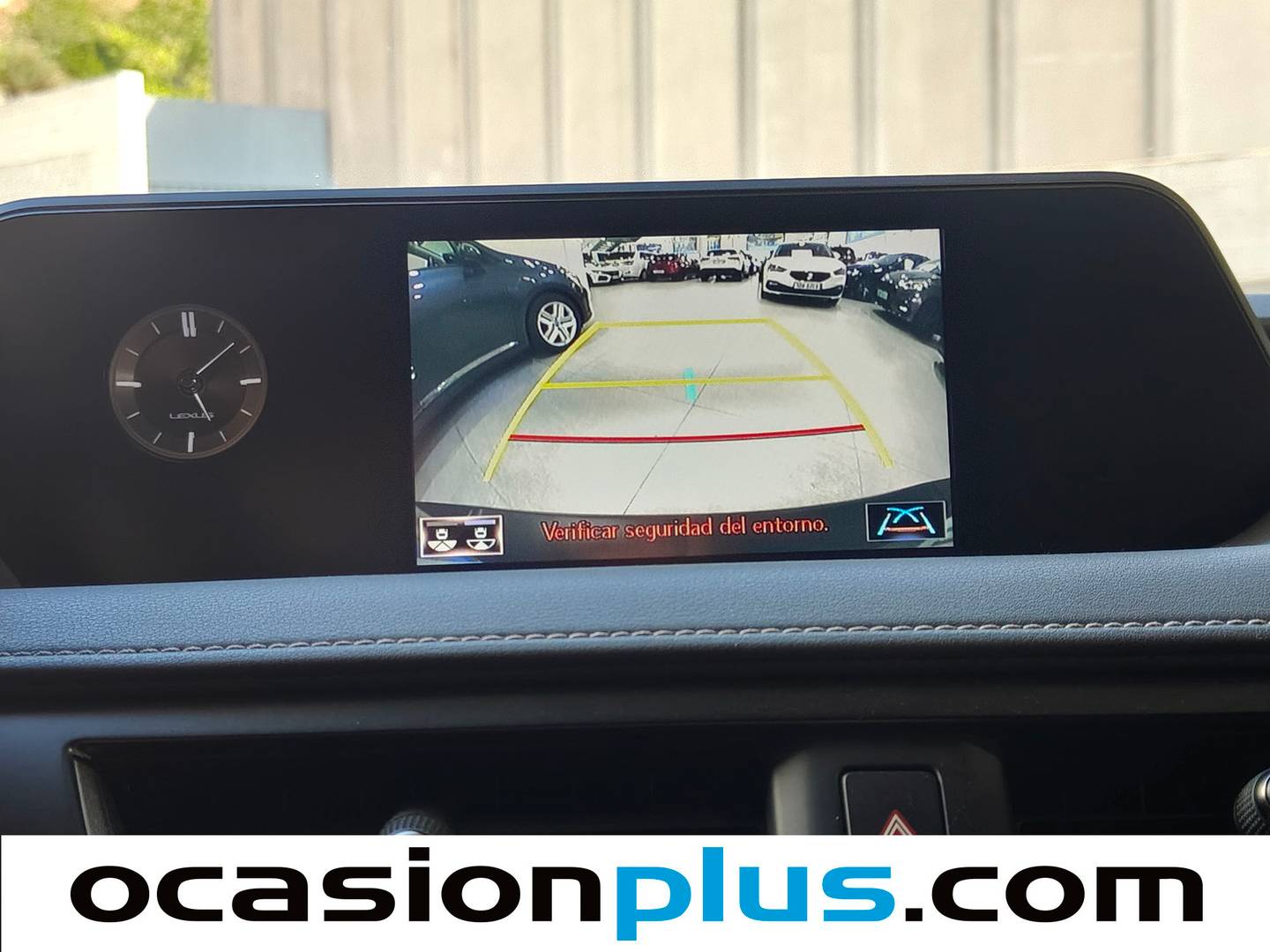 Extras y acabados del Lexus UX Lexus UX 250h Business 2WD (184 CV)