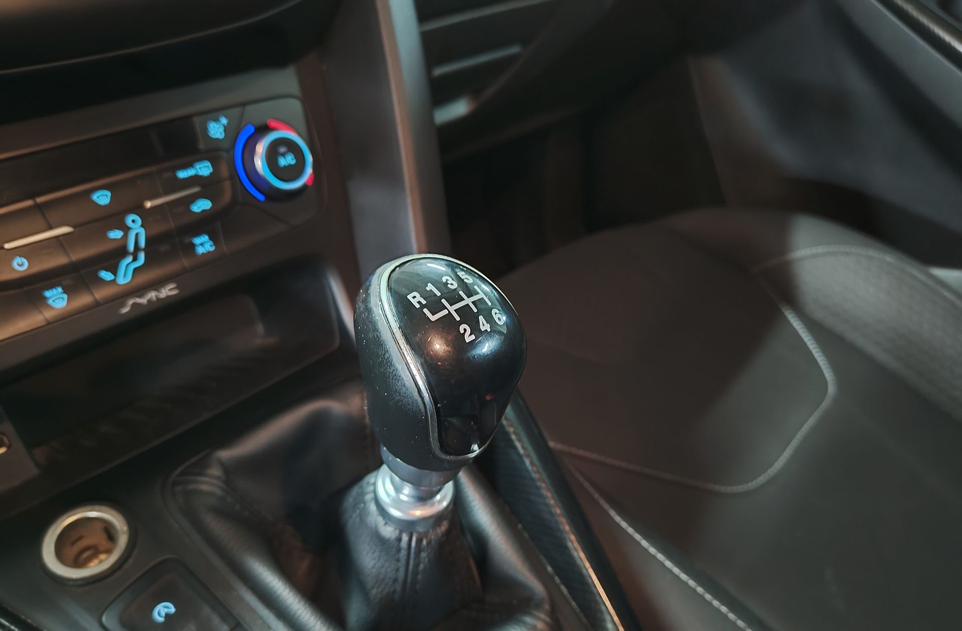 Ford Focus 1.5 EcoBoost Sport - foto 5
