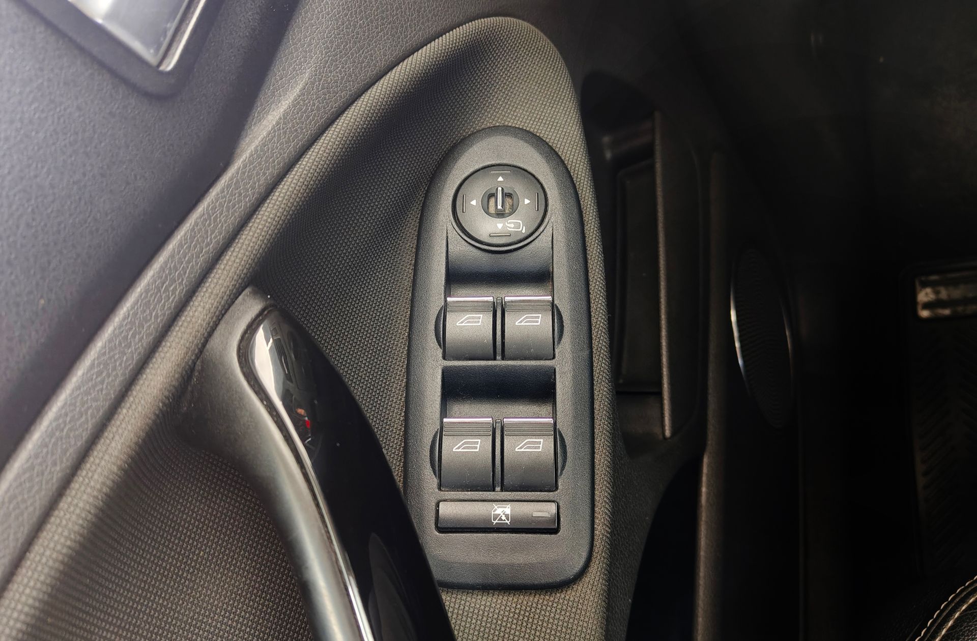 Ford Kuga 2.0 TDCi Titanium 4x4 Powershift - foto 35