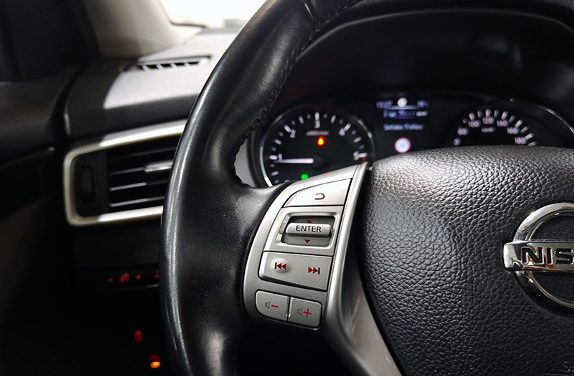 Nissan Qashqai dCi 130 Acenta 4x4 - foto 25