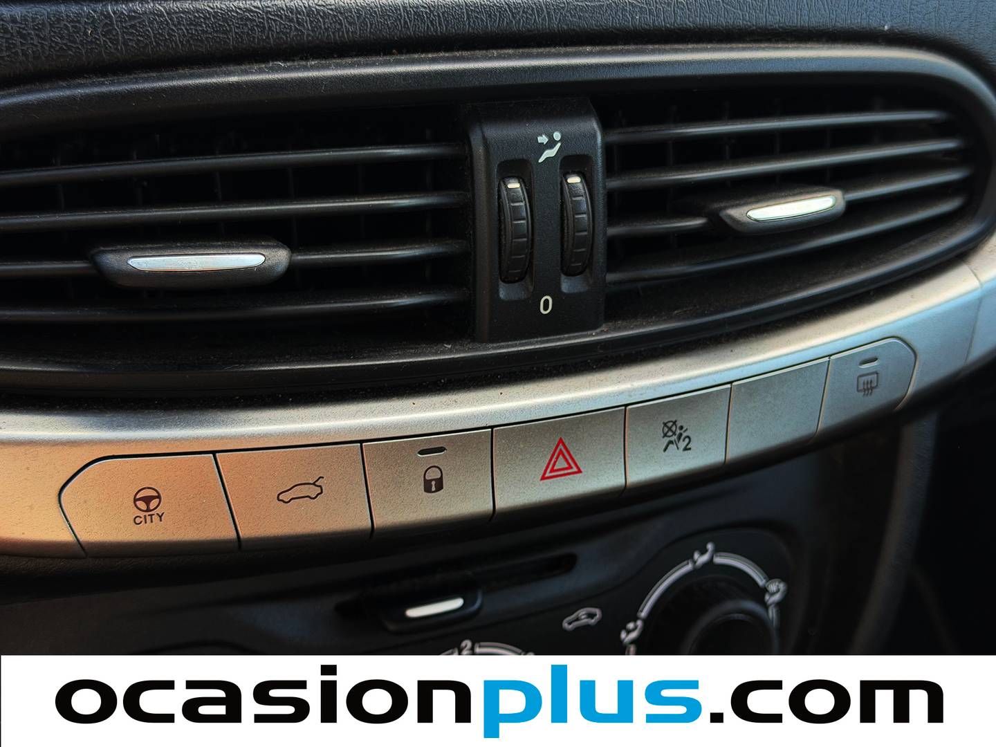 Equipamiento del Fiat Tipo Fiat Tipo Sedan 1.4 Easy (95 CV)