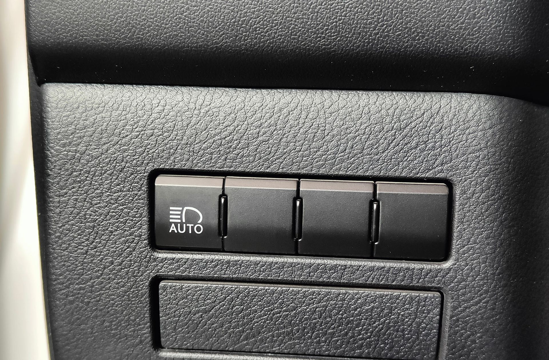 Lexus NX 300h Business Navigation 2WD - foto 26